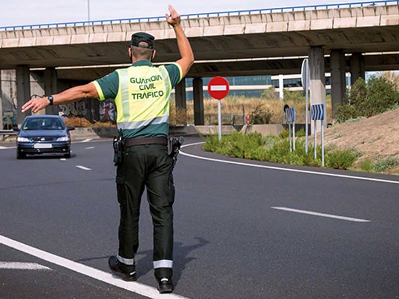 La Guardia Civil se encargó de identificar al portador de esta documentación falsa en Gines