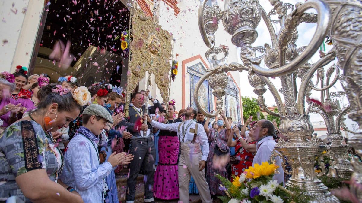 Las hermandades rocieras siempre gozan de una gran acogida en Mairena del Aljarafe