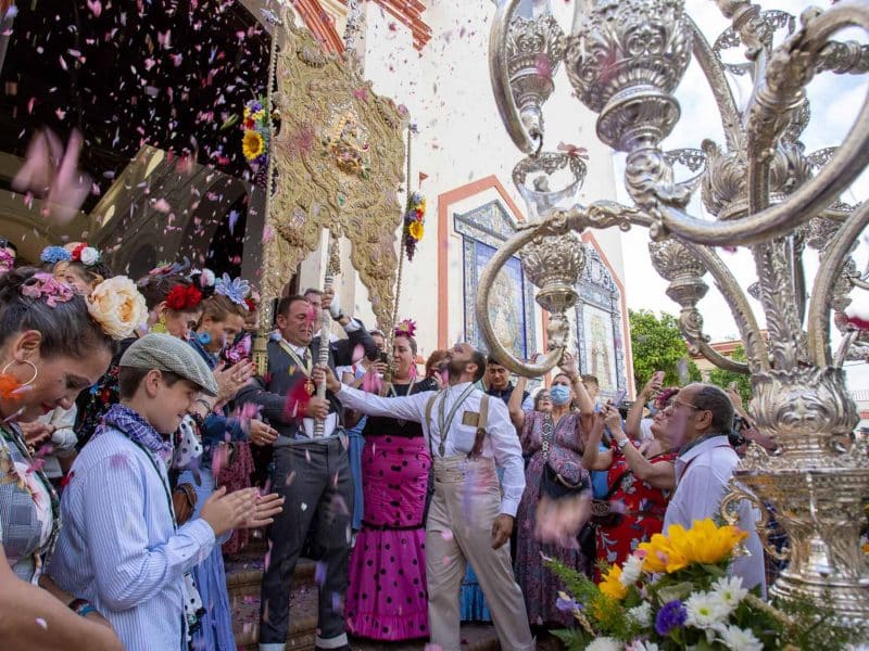 Las hermandades rocieras siempre gozan de una gran acogida en Mairena del Aljarafe