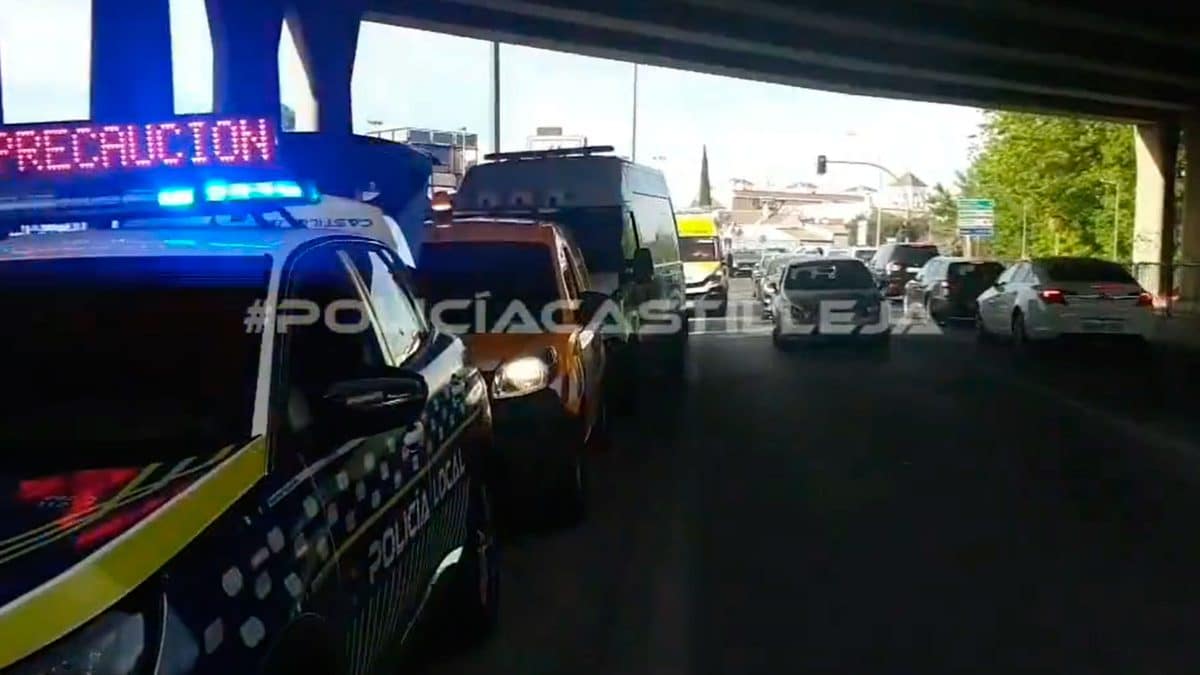 La Policía de Castilleja pudo cortar el tráfico a tiempo, evitando mayores consecuencias