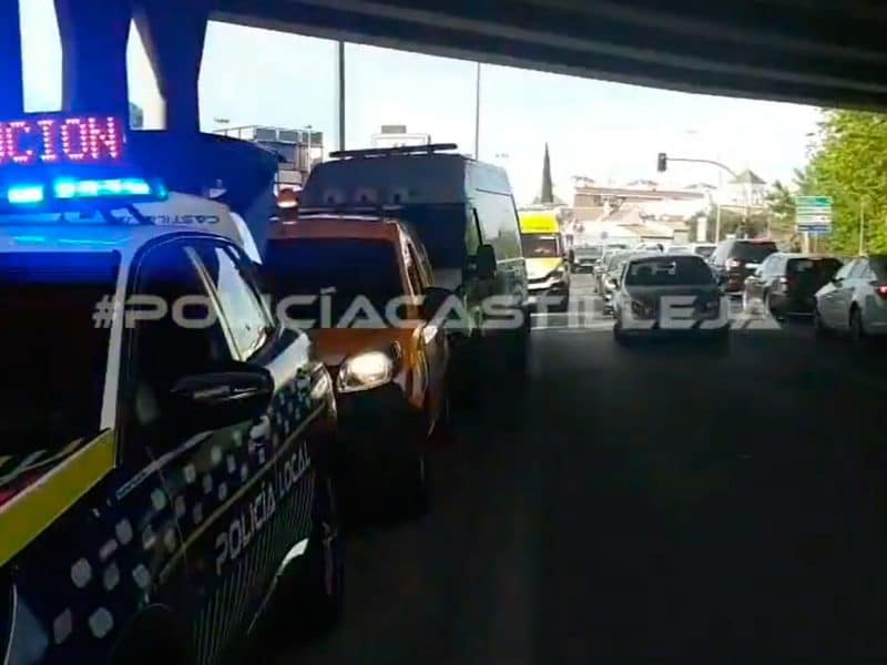 La Policía de Castilleja pudo cortar el tráfico a tiempo, evitando mayores consecuencias