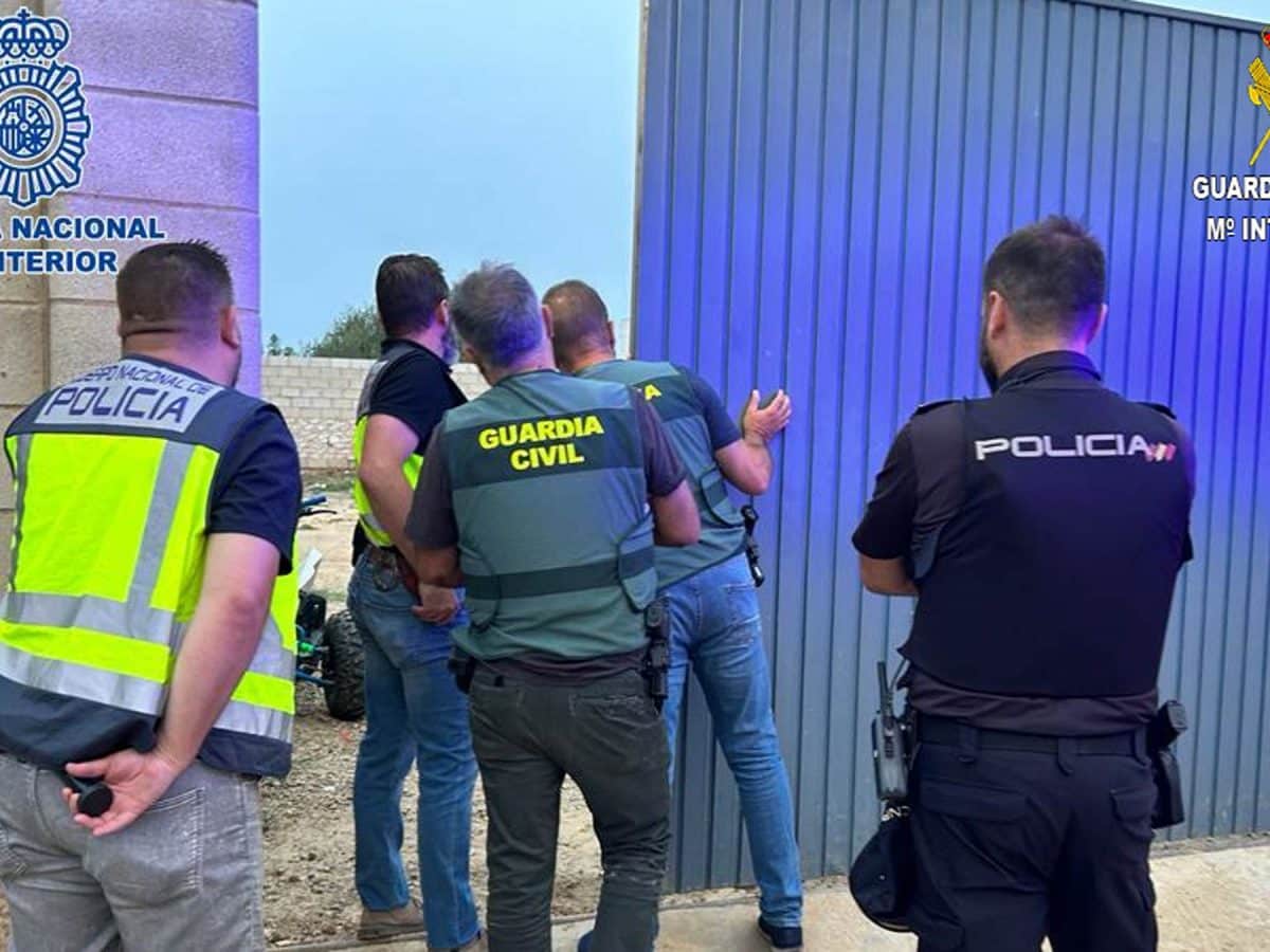 Agentes de Guardia Civil y Policía Nacional en esta operación conjunta