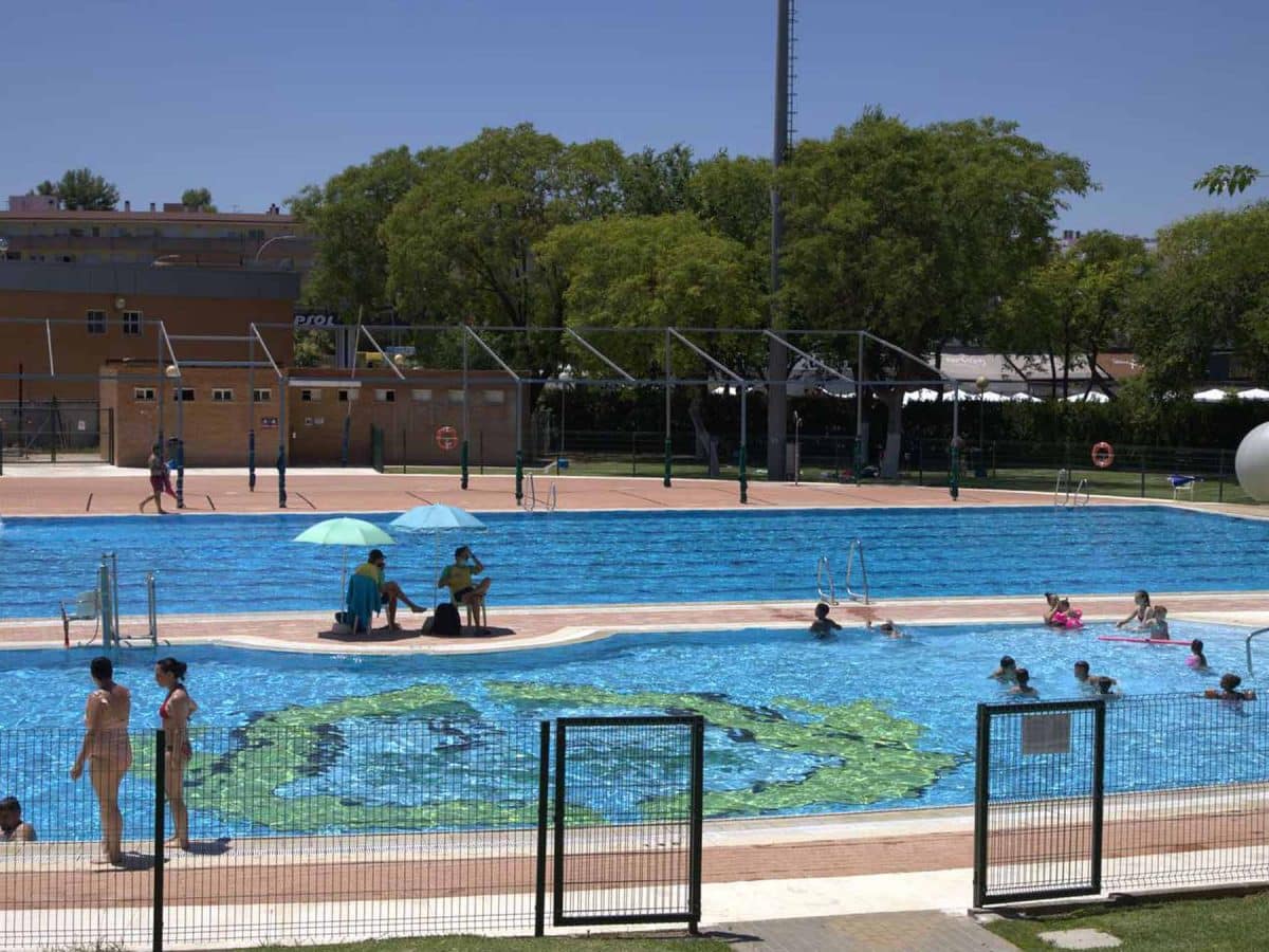 Las piscinas municipales aljarafeñas, una gran opción para combatir el calor sofocante