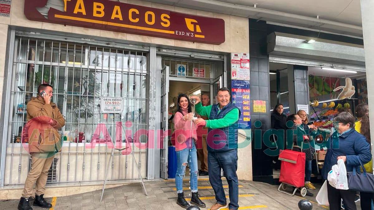 Administración de Lotería de Castilleja de la Cuesta en la que cayó El Gordo en 2022 / Clara Fajardo