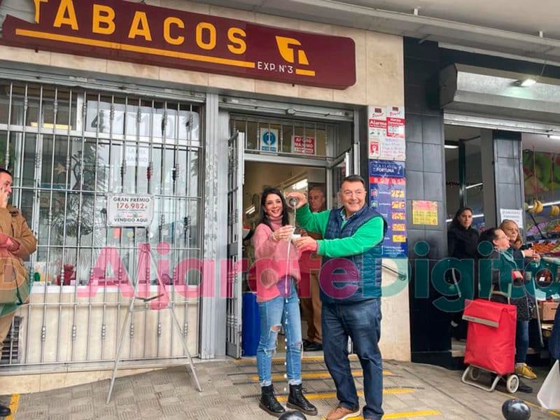 Administración de Lotería de Castilleja de la Cuesta en la que cayó El Gordo en 2022 / Clara Fajardo