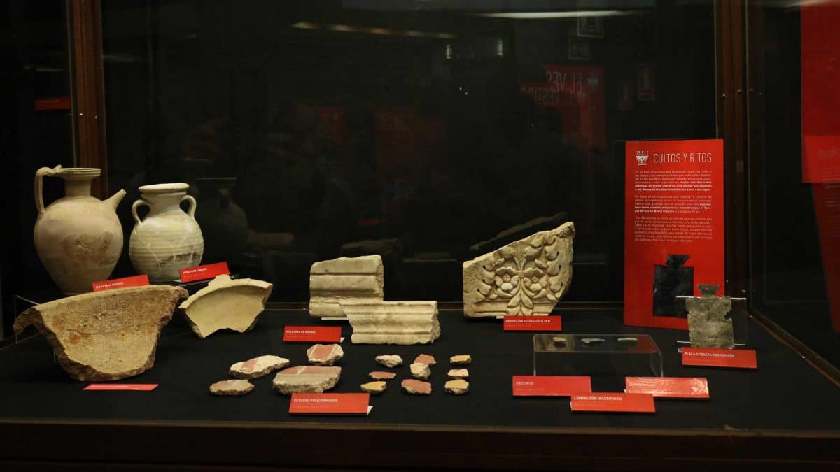Expositor del Centro de Interpretación de San Juan