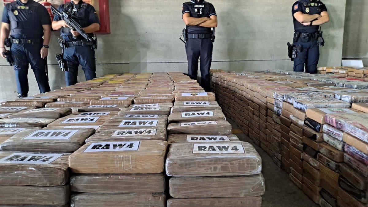 Imagen de archivo de paquetes de cocaína confiscados por la Policía Nacional / Europa Press