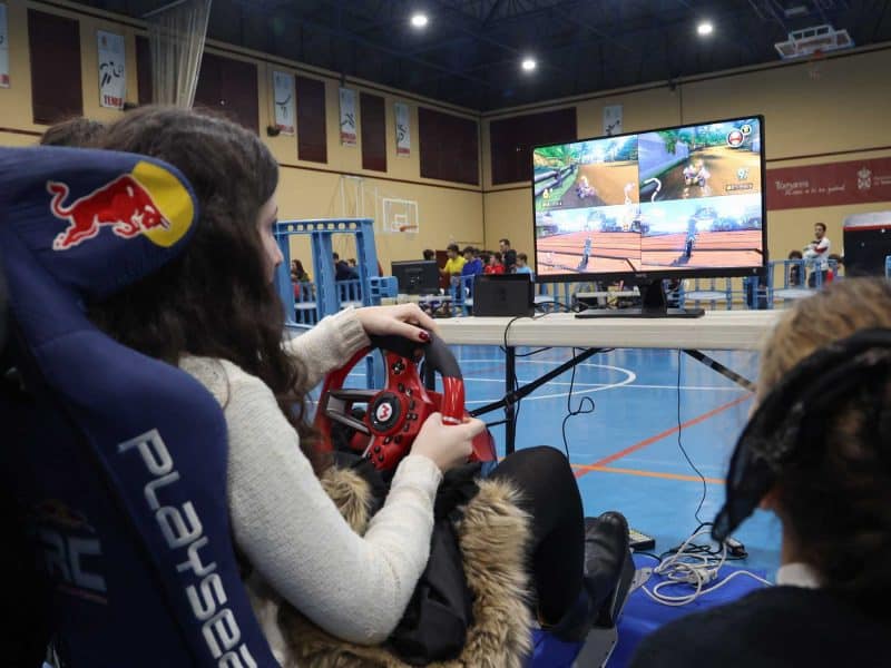 Partida de Mario Kart en la Feria de Videojuegos de Tomares