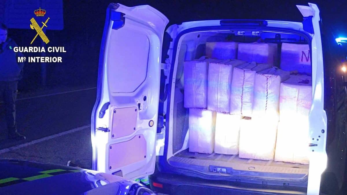 Hachís escondido en el maletero de la furgoneta del detenido