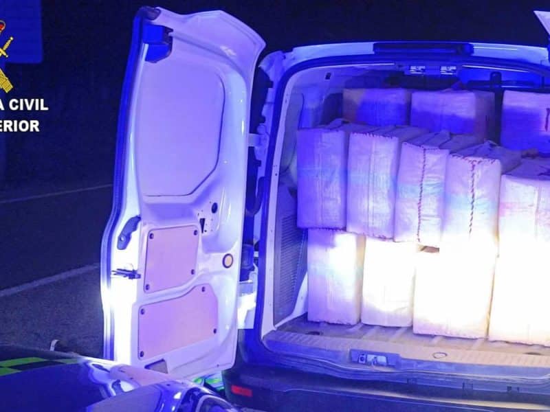Hachís escondido en el maletero de la furgoneta del detenido