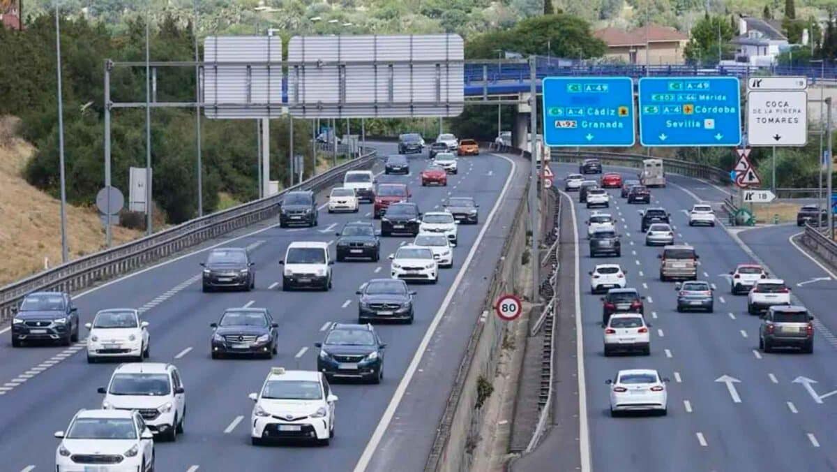 Carretera A-49 a su paso por Tomares