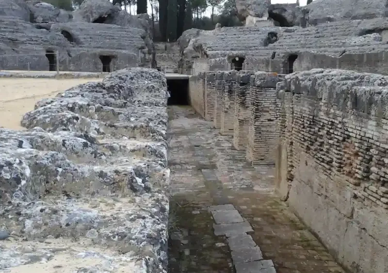 Archivo - Foso del anfiteatro romano de Itálica - EUROPA PRESS - Archivo