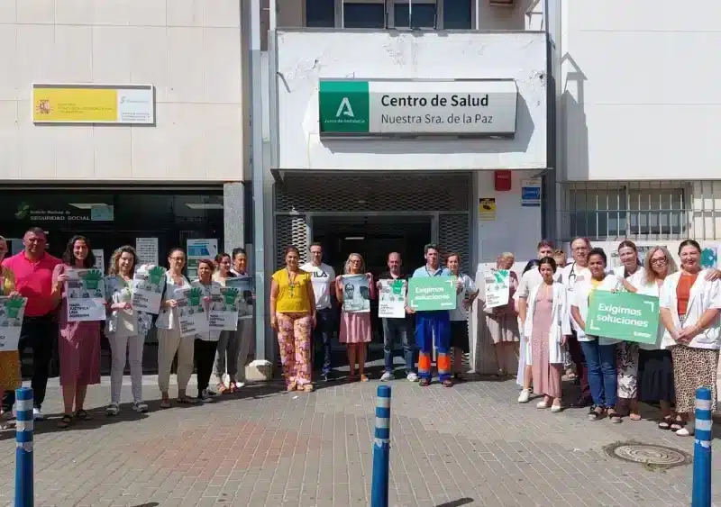 Concentración en el centro de salud de San Juan - SATSE
