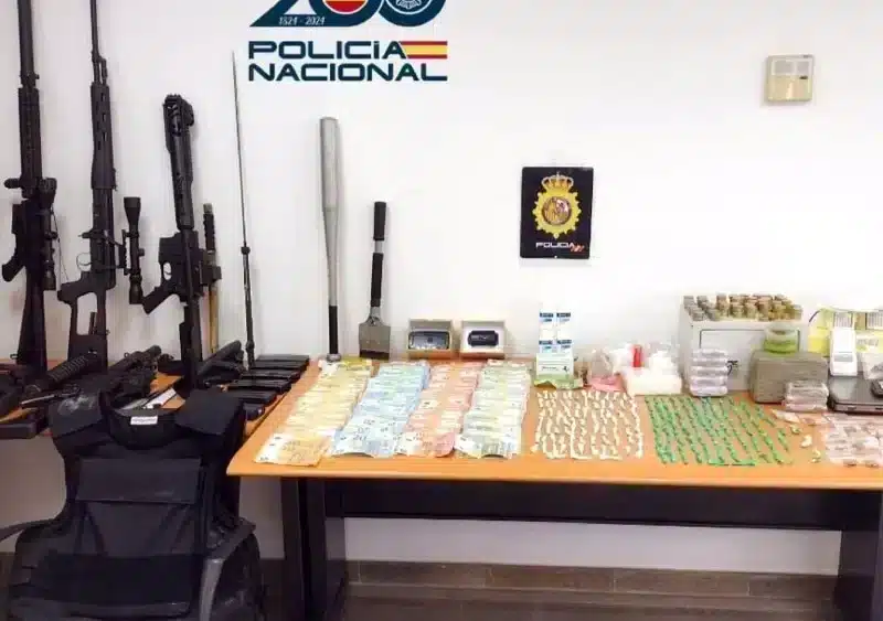 Imagen de las drogas y el dinero intervenidos en Coria - POLICÍA NACIONAL