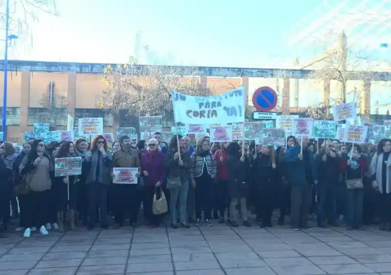 La comunidad educativa de Coria del Río (Sevilla) protesta por "la dejadez" de la Junta de Andalucía ante la situacíon de los centro del municipio. - AYUNTAMIENTO DE CORIA DEL RÍO