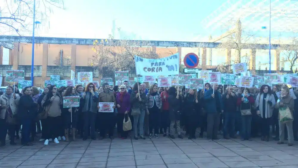 La comunidad educativa de Coria del Río (Sevilla) protesta por "la dejadez" de la Junta de Andalucía ante la situacíon de los centro del municipio. - AYUNTAMIENTO DE CORIA DEL RÍO
