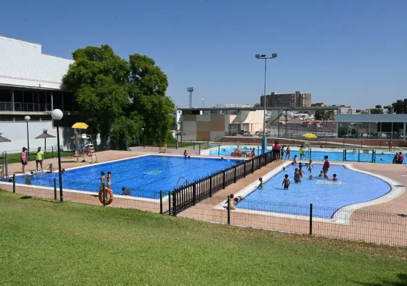 Piscina municipal de Tomares. AD