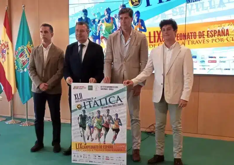 El director del Cross, el presidente de la Diputación, el presidente de la RFEA y el diputado provincial de Cultura, en la presentación de la prueba internacional de Itálica. - EUROPA PRESS