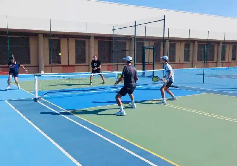 Jugadores de pickleball en Tomares