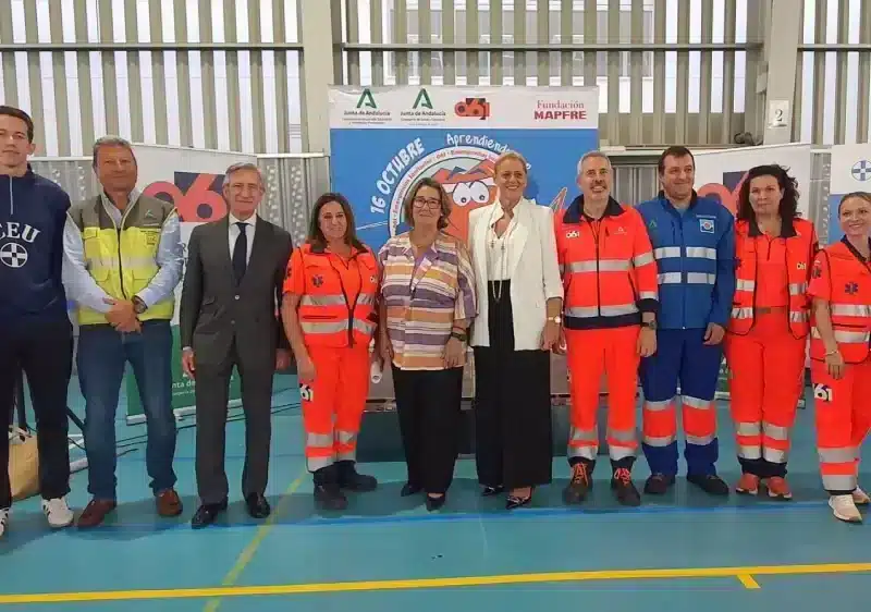 Foto de grupo de las autoridades en el XI Cardiomaratón - JUNTA DE ANDALUCÍA