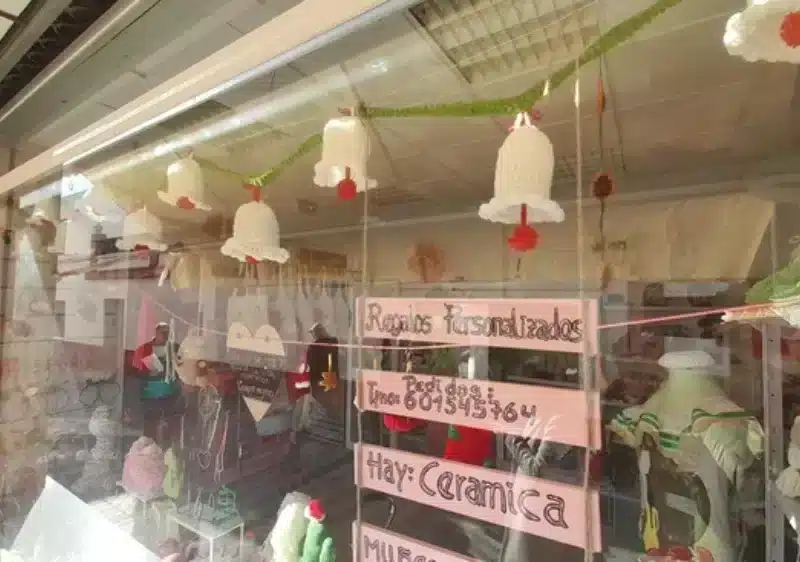 Escaparate con decoración navideña en Tomares en 2023. Ayto. Tomares