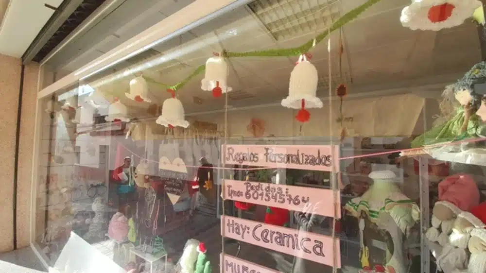 Escaparate con decoración navideña en Tomares en 2023. Ayto. Tomares