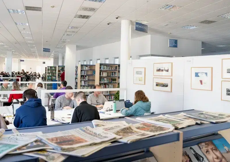 Imagen del interior de la Biblioteca José Saramago.