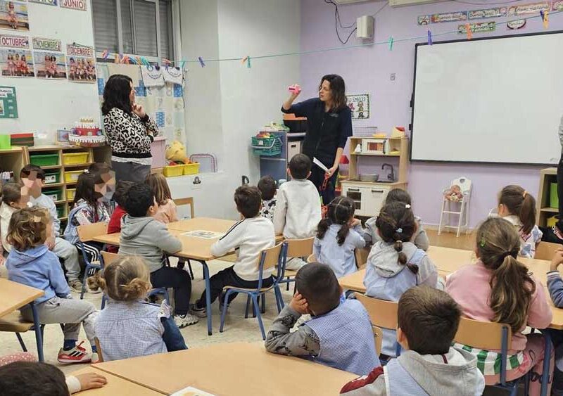 Charla en el CEIP Hipólito Lobato (Coria del Río). - Asociación de Veterinarios de Sevilla
