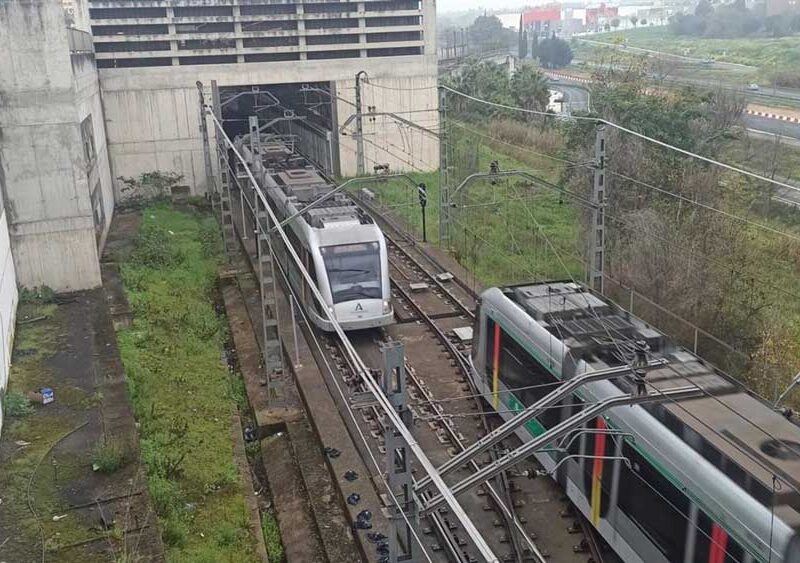 Trenes del metro en el tramo del Aljarafe de la línea 1 - Europa Press
