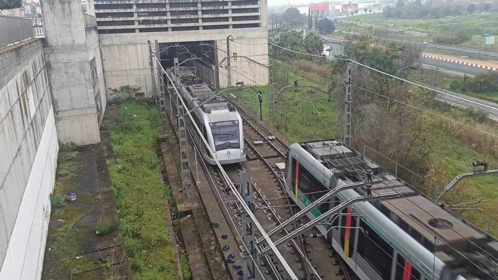 Trenes del metro en el tramo del Aljarafe de la línea 1 - Europa Press