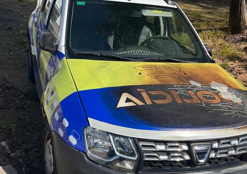 Coche dañado de la Policía Local de Villanueva del Ariscal. - CISF