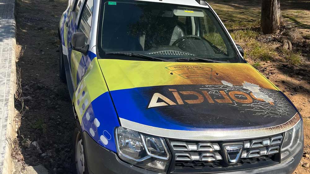 Coche dañado de la Policía Local de Villanueva del Ariscal. - CISF