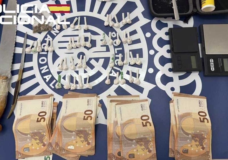 Imagen de las drogas, armas y dinero intervenidos en San Juan de Aznalfarache - Policía Nacional