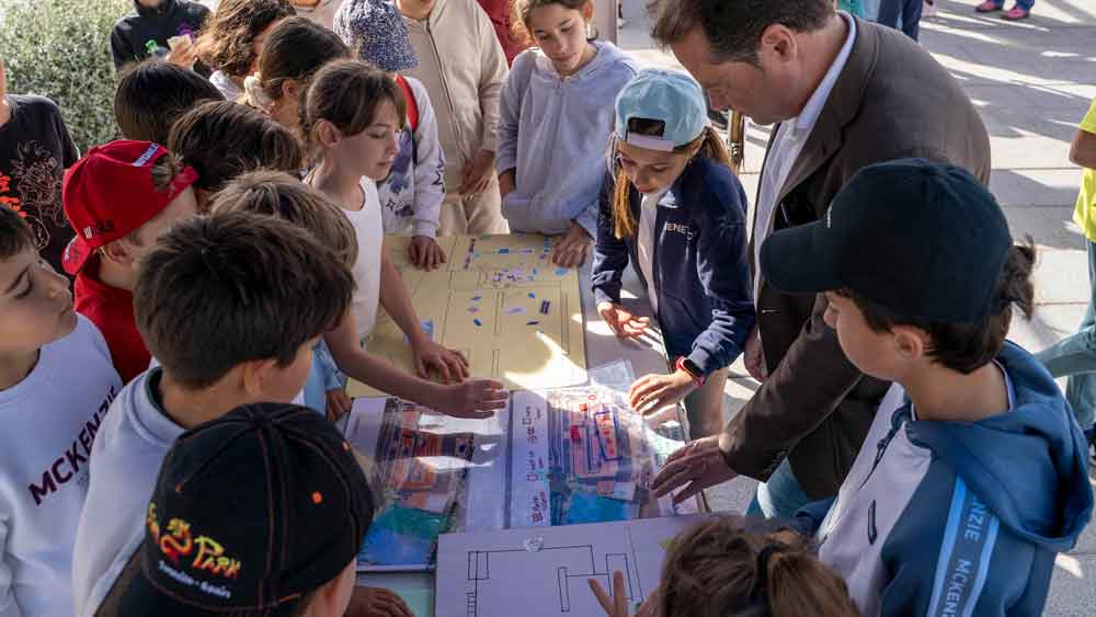 Estudiantes durante la jornada de sensibilización medioambiental. - Ayuntamiento de Mairena del Aljarafe