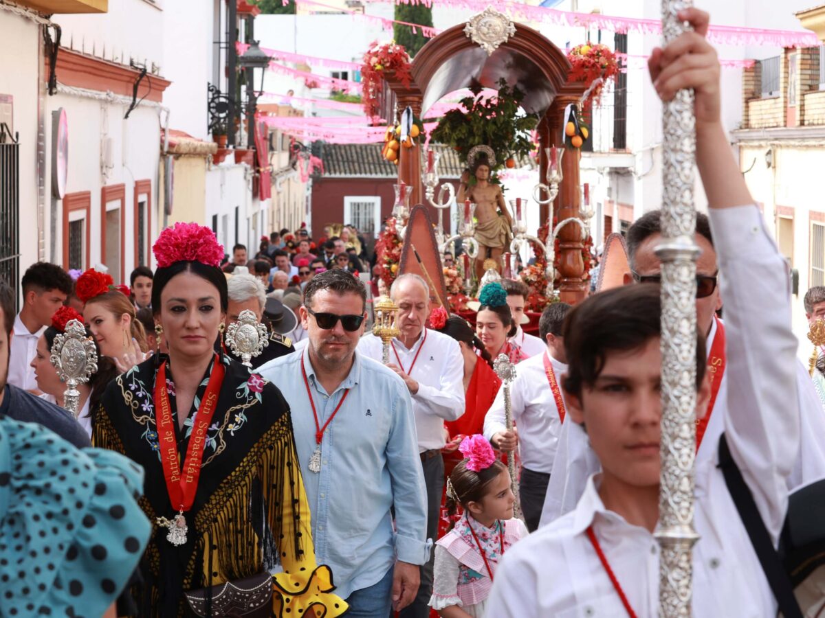 El alcalde de Tomares y la Delegada Provincial de Cultura en la Romería San Sebastián.- Ayto. Tomares