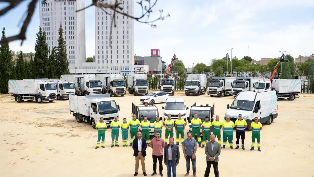 Ayuntamiento de Mairena con su nueva flota de vehiculos para la recogida de residuos