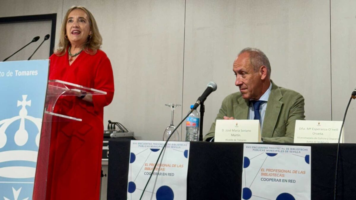 La Viceconsejera de Cultura y el alcalde de Tomares.- Ayto. Tomares