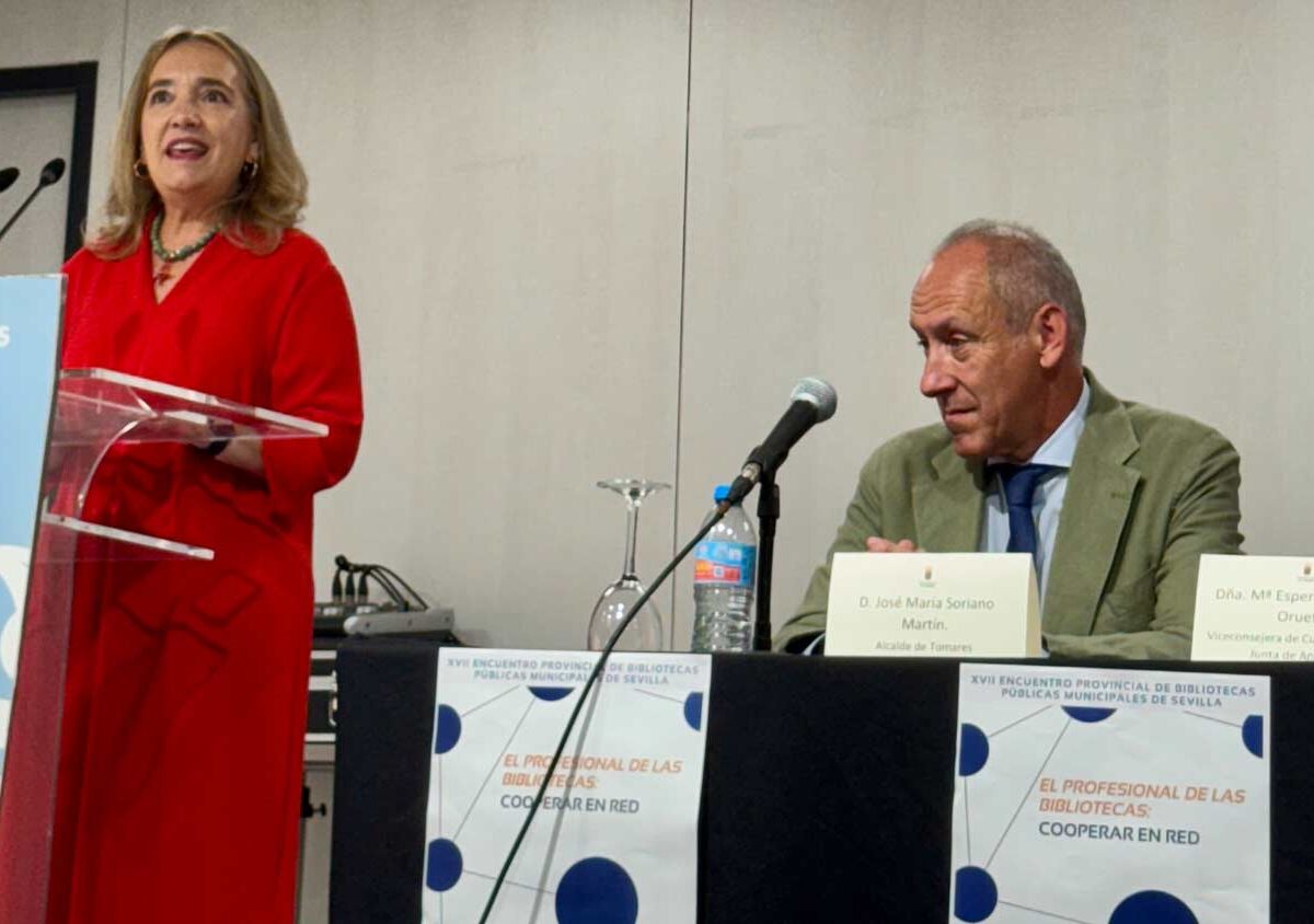 La Viceconsejera de Cultura y el alcalde de Tomares.- Ayto. Tomares