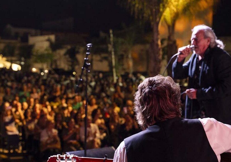 Unba de las actuaciones de Festlivo, en una plaza abarrotada. - AYTO.DE MAIRENA.