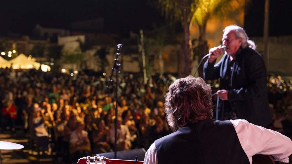 Unba de las actuaciones de Festlivo, en una plaza abarrotada. - AYTO.DE MAIRENA.