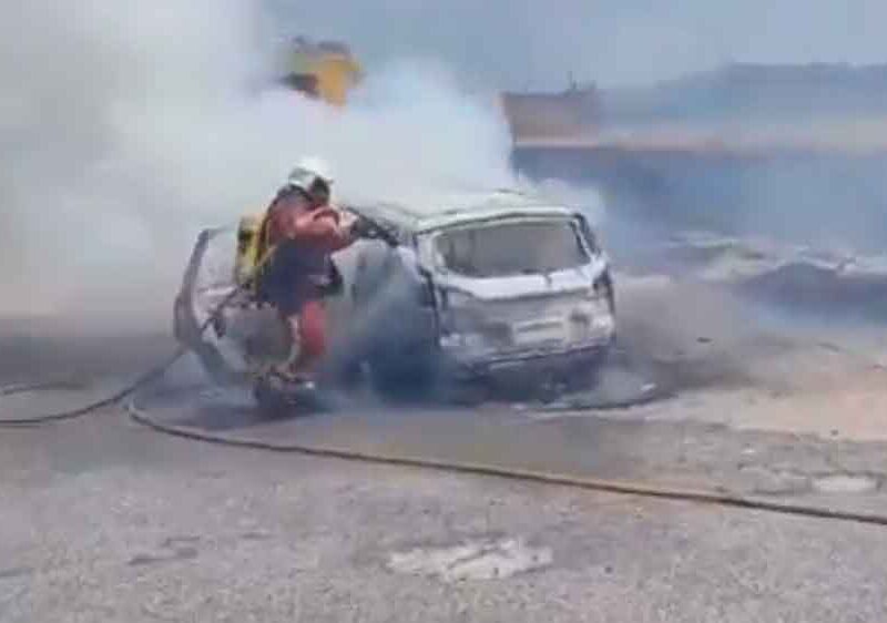 Incendio de un vehículo en Venta del Alto. - Bomberos Aljarafe