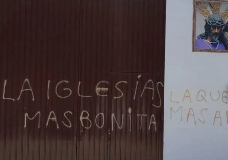 Pintada en la iglesia de la Asociación de Fieles de Nuestro Padre Jesús de la Salud de Mairena del Aljarafe. - Universitarios Católicos