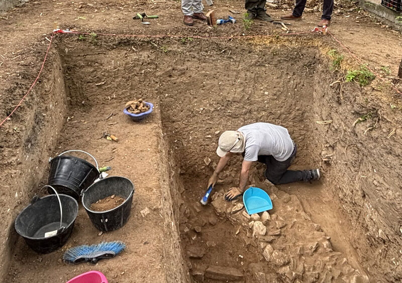 Excavaciones en el Cerro de San Juan. - Ayuntamiento de Coria del Río