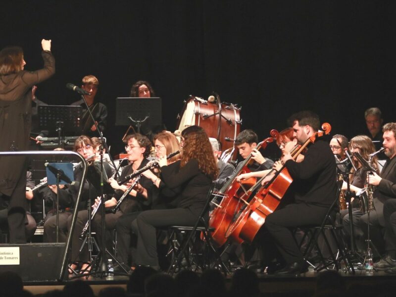 La Banda Sinfónica de Tomares dirigida por Catalina Pérez Muñoz – Santa Cecilia 2024